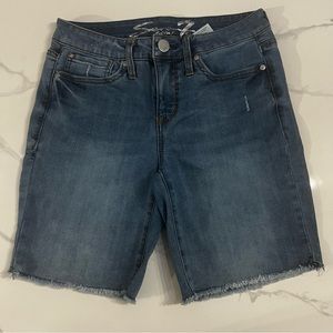 Seven7 bermuda denim shorts size 4 great condition